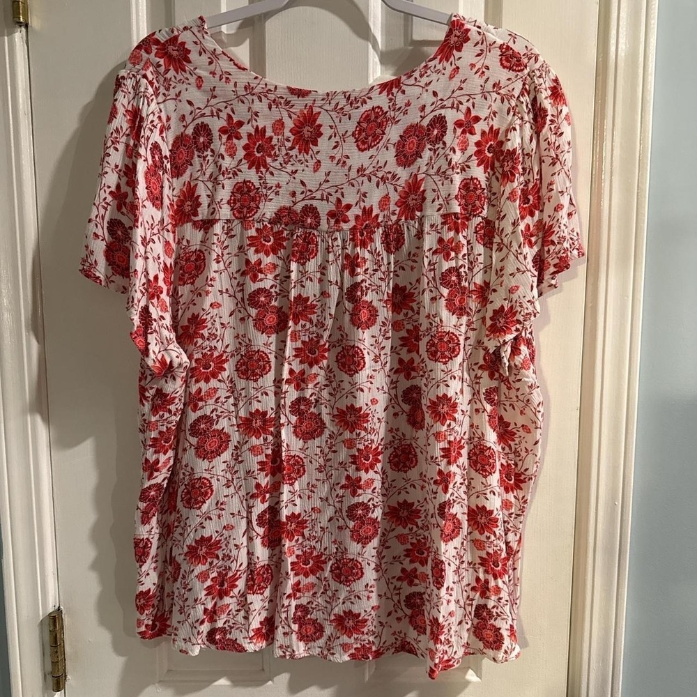 Red and white floral blouse - Picture 3 of 3